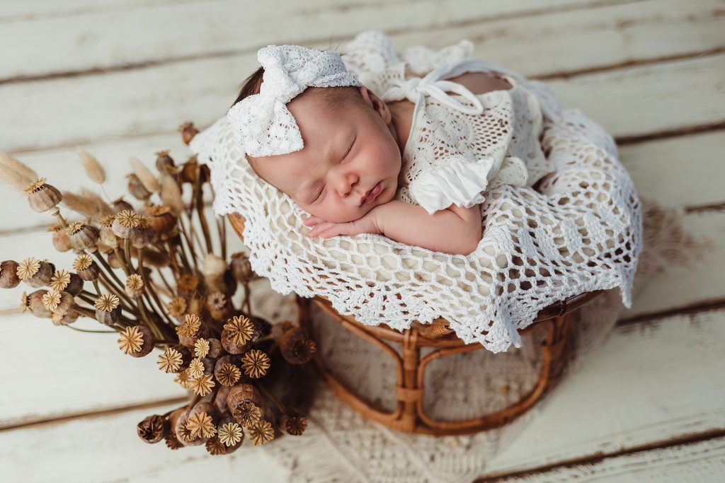 Neugeborenenshooting Newbornshooting Babyfotograf Babyfotografin Fotografin Fotograf Linz Urfahr OÖ Mühlviertel Freistadt Perg St. Valentin Ansfelden Rohrbach Eferding Baby Smile Fotostudio