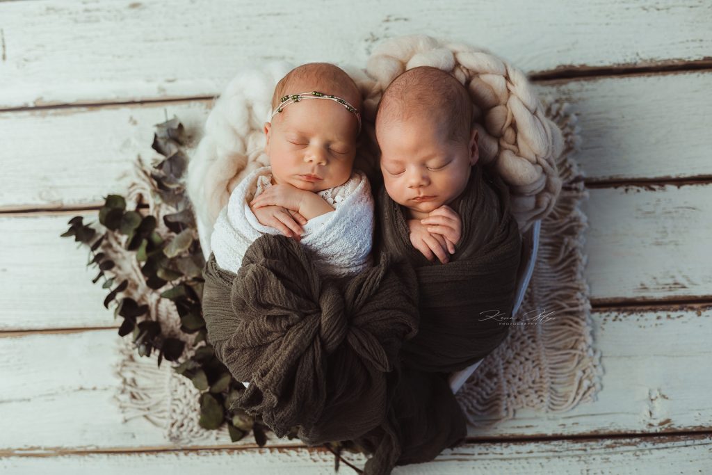 Zwillinge Newbornshooting Barmherzige Brüder Linz Fotografie Fotografin Babyfotograf Babyfotografin Linz Wels Steyr Perg Alberndorf Freistadt Linz Land Haid Ansfelden Altenfelden Traun Haid